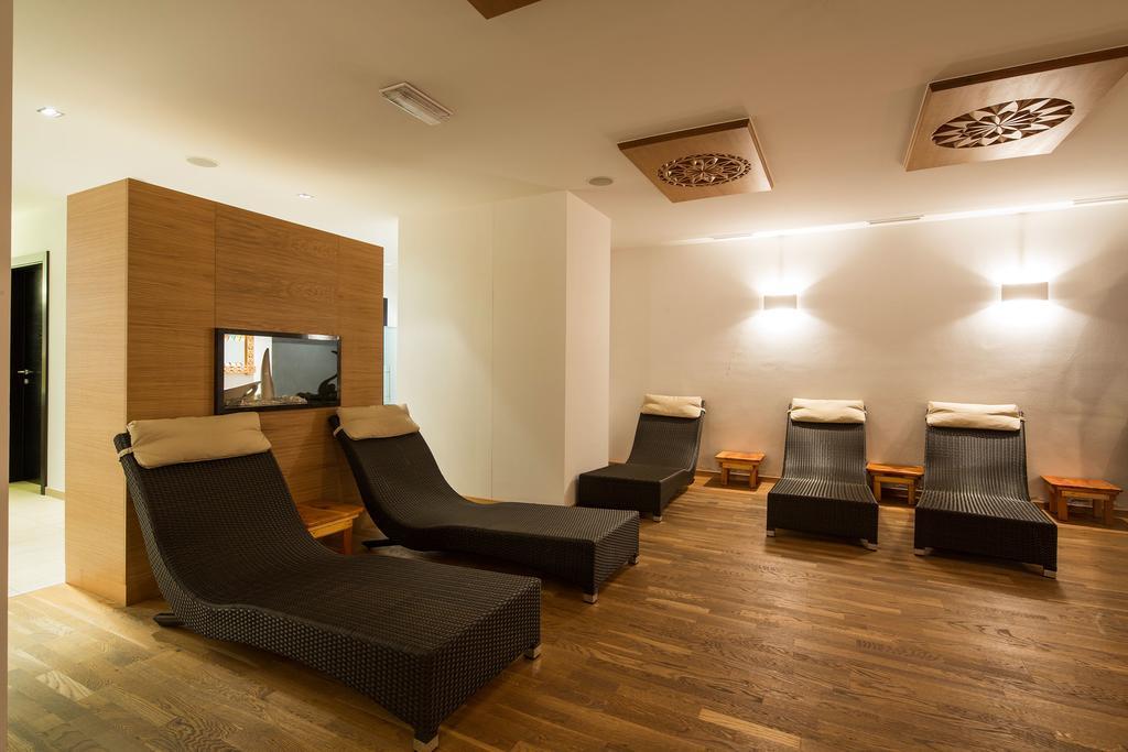 Hotel Rezia ลาวิลลา ภายนอก รูปภาพ