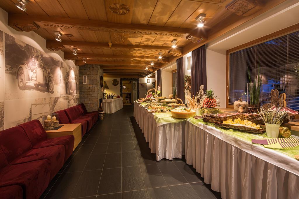 Hotel Rezia ลาวิลลา ภายนอก รูปภาพ