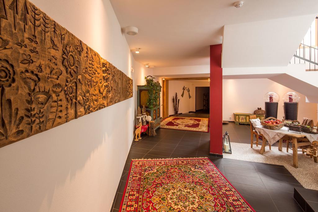Hotel Rezia ลาวิลลา ภายนอก รูปภาพ