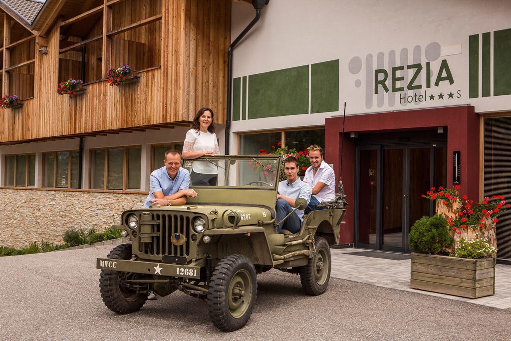 Hotel Rezia ลาวิลลา ภายนอก รูปภาพ