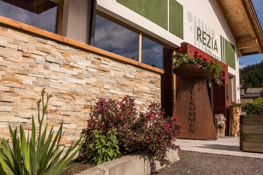 Hotel Rezia ลาวิลลา ภายนอก รูปภาพ