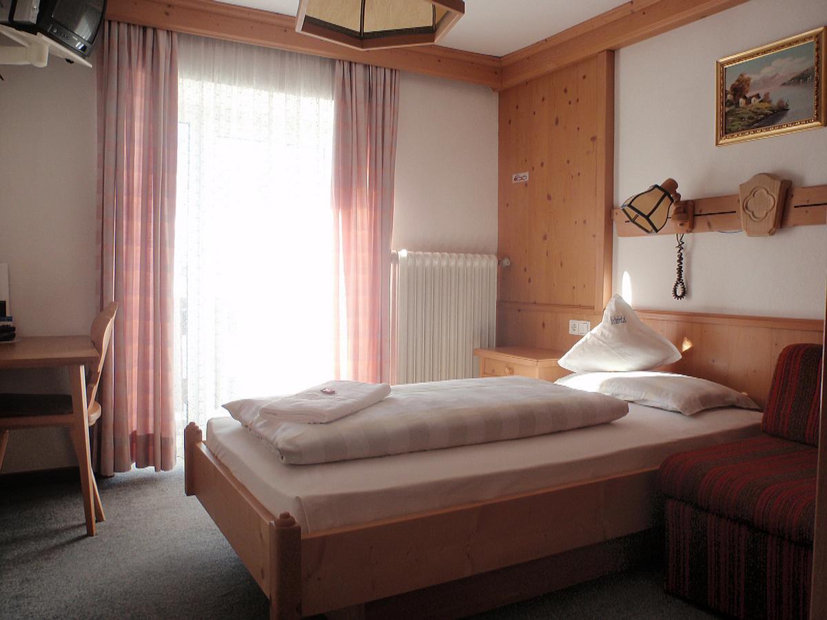 Hotel Rezia ลาวิลลา ภายนอก รูปภาพ